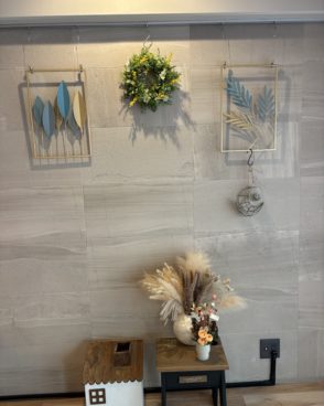 #022ボタニカルミモザ円形リース