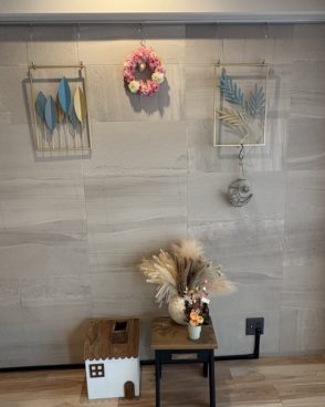 #010ピンクフラワーの円形リース