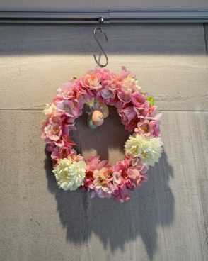 #010ピンクフラワーの円形リース